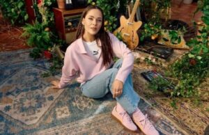 Юлія Саніна The Hardkiss: рідкісні сімейні фото з сином у Іспанії