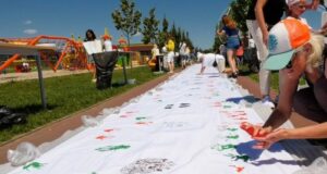 Найдовший український рушник в Ірпені «Україна у долонях»